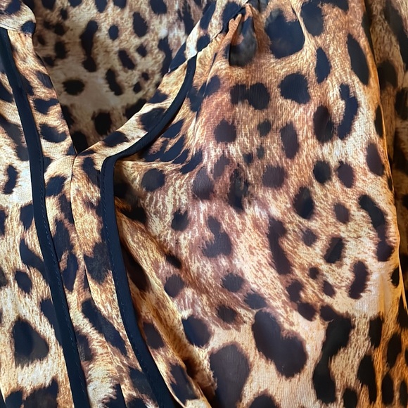 Liz Claiborne cheetah print blouse - Picture 4 of 4